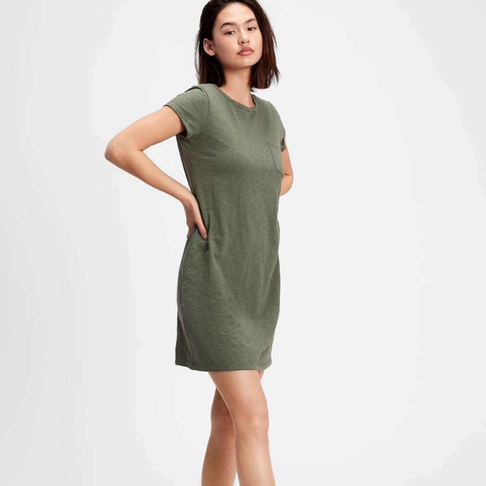 GAP size small T Shirt dress with a pocket!